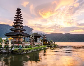 Temple Pura Ulun Danu Bali Fleuve