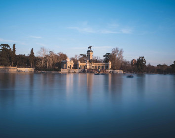 Madrid Fleuve Monument Forêt